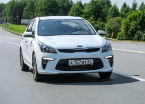 Женщина инструктор по вождению в Твери